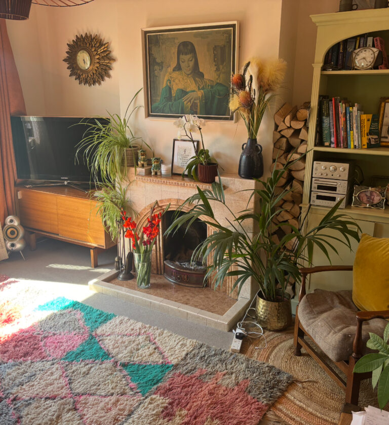 Suzannah & Co - professional painting and decorating – interior & exterior painting, wallpapering, kitchen furniture cabinetry refinishing in and around Sussex. Image of decorated living room.